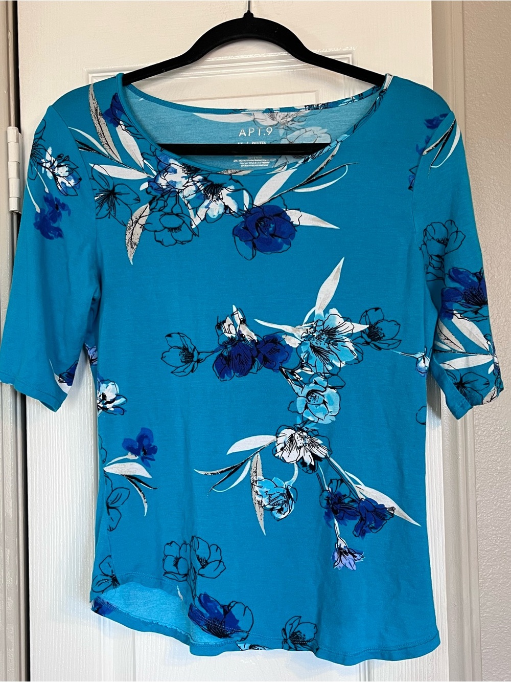 Apt. 9 petite medium women’s stretchy top vibrant blue floral short sleeve